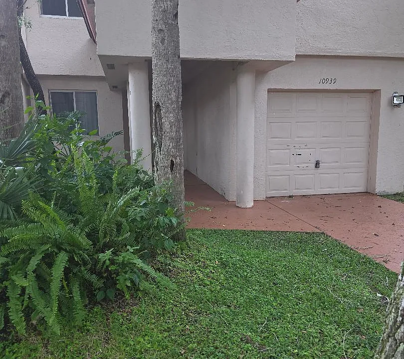 10939 W Broward Blvd #10939