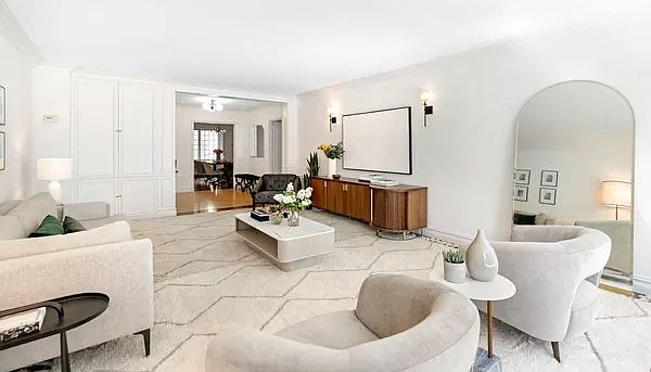 1st image of 1020 Park Ave APT 8A