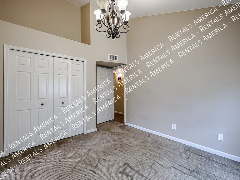 1621 E Vaughn St — Photo 21