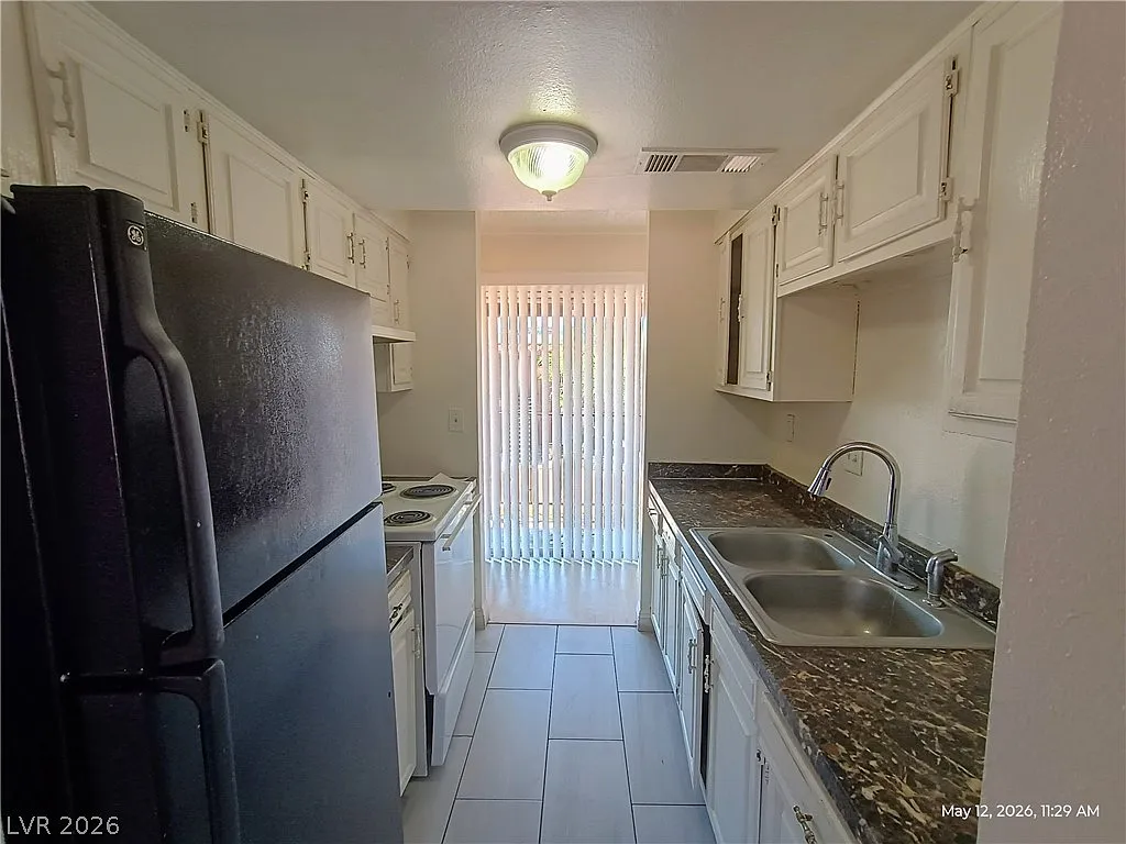 2 bed, 2.0 bath, 3648 sqft, $975 — Photo 1
