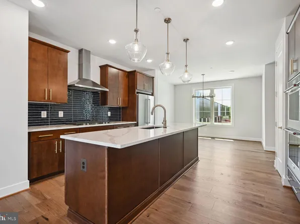 408 Swann Ave, Alexandria, VA 22301