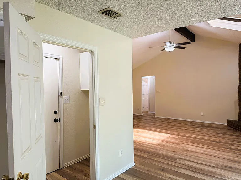 6406 Willow Springs Dr — Photo 3