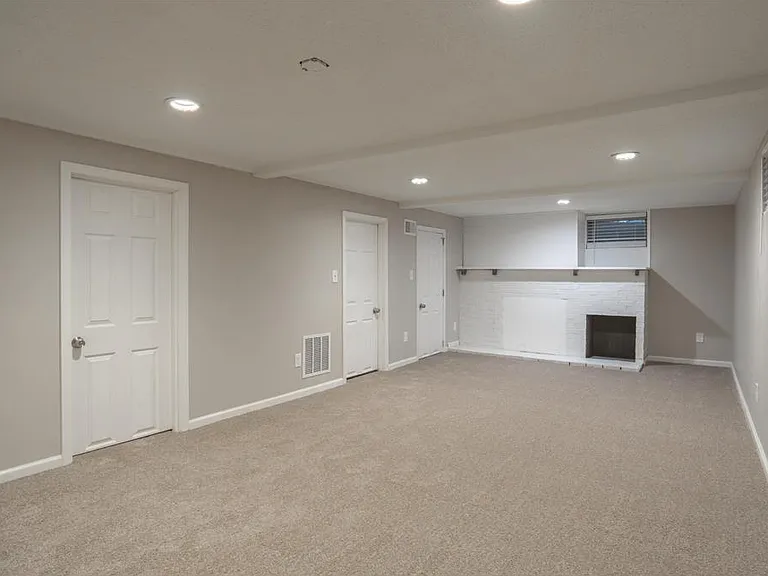 6418 Knoll St N — Photo 17