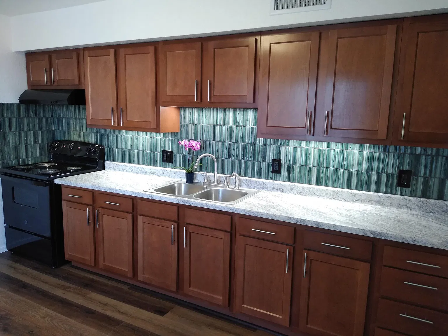 2 bed, 900 sqft, $1,285 — Photo 2