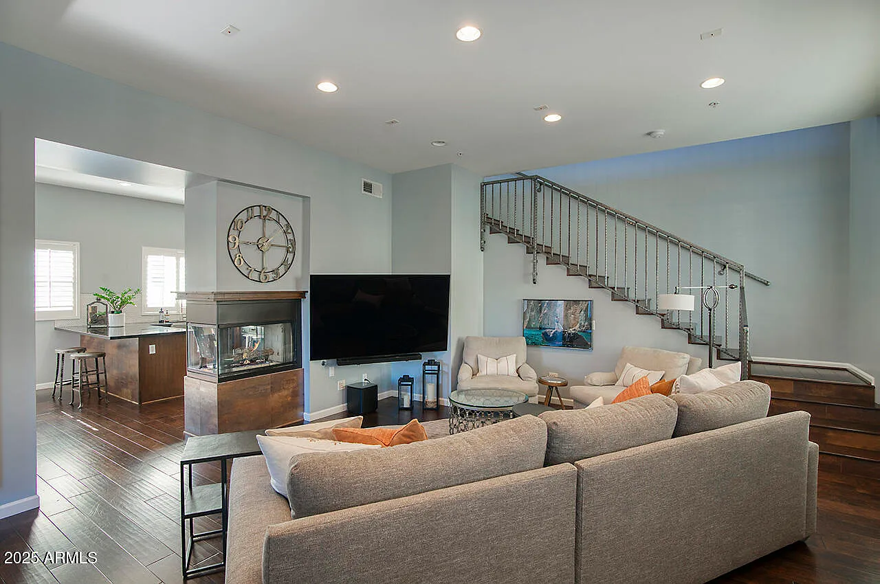 2 bed, 2.5 bath, 2184 sqft, $5,000 — Photo 4