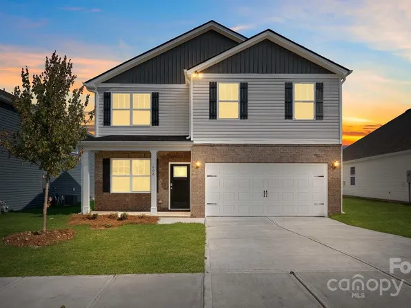 600 Country Oak Dr, Asheville, NC 28804
