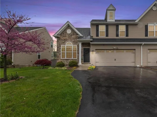 2345 Creekside Dr, Coplay, PA 18037