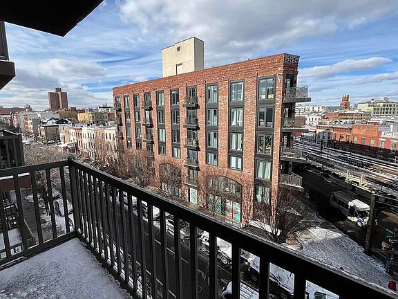 4th image of 874 Willoughby Ave #405