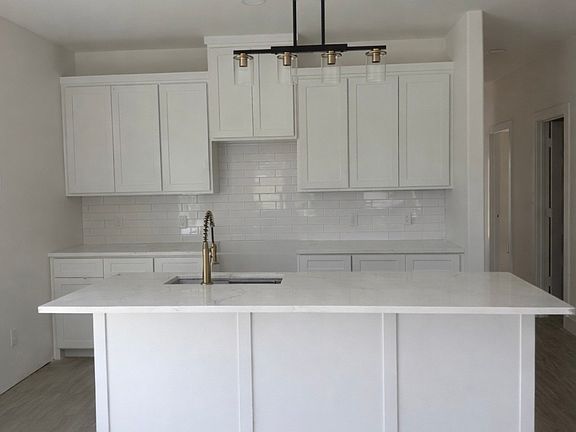 3rd image of 115 Gibson Ln