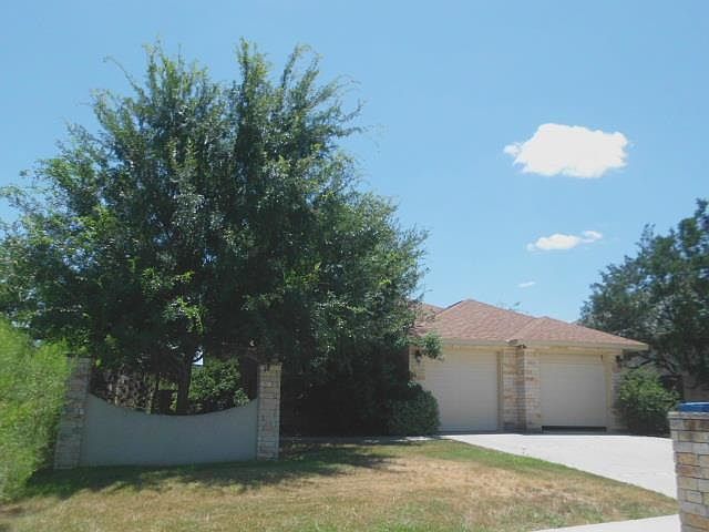 1st image of 702 Woodland Park Dr