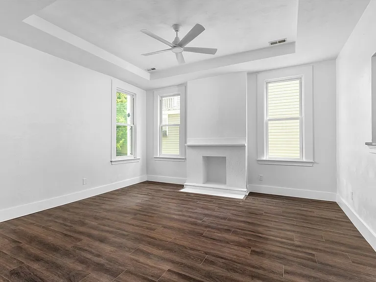 410 W 29th St — Photo 13