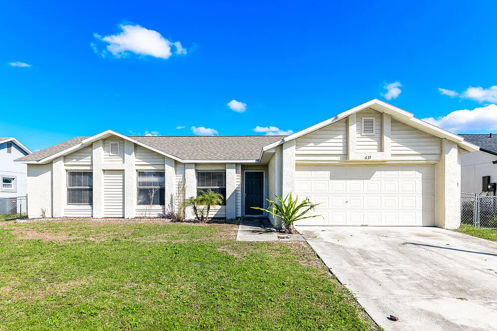 3 bed, 2.0 bath, 1422 sqft, $2,300 — Photo 1