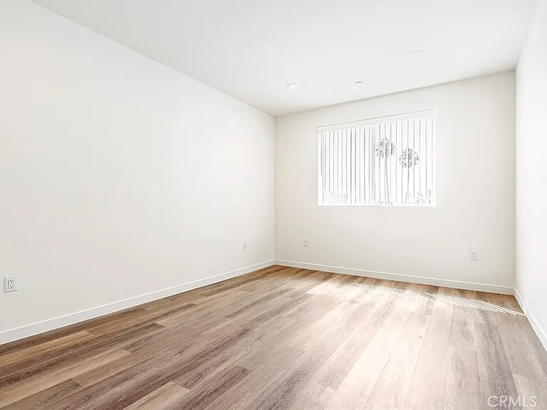 11616 Burbank Blvd #305 — Photo 8