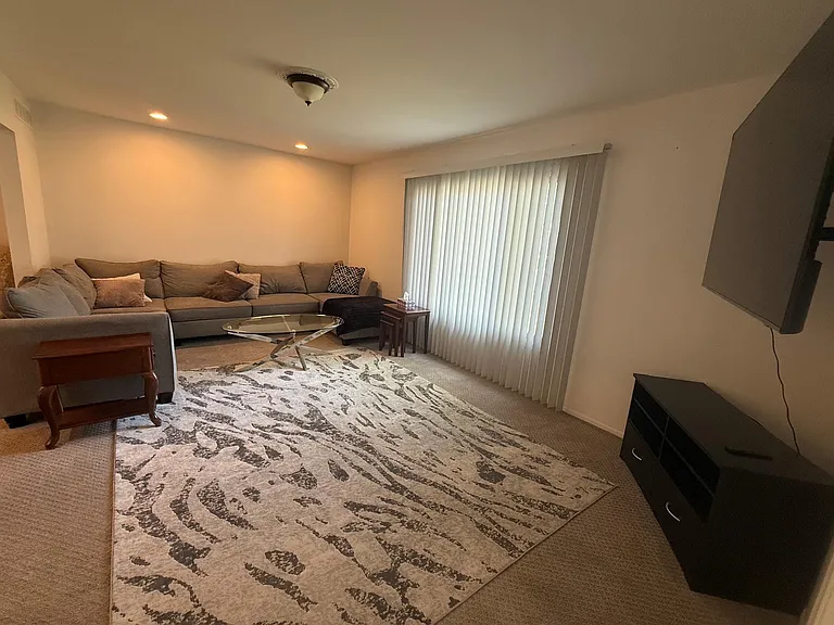 4803 Thorntree Dr — Photo 10