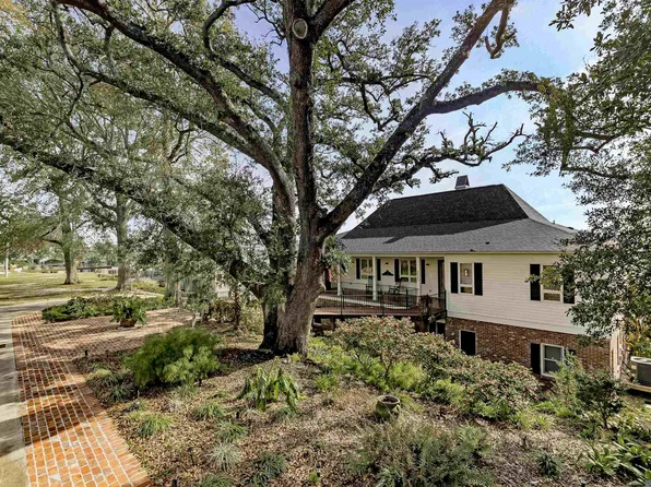 2043 False River Dr, New Roads, LA 70760