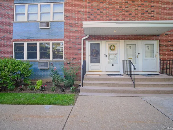 9 Farber Drive #9, West Babylon, NY 11704