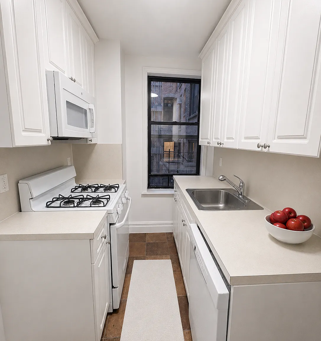 425 Riverside Drive — Photo 2