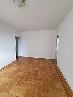 3rd image of 300 Sullivan Pl APT E5