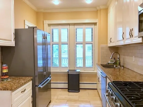1236 Beacon St, Brookline, MA