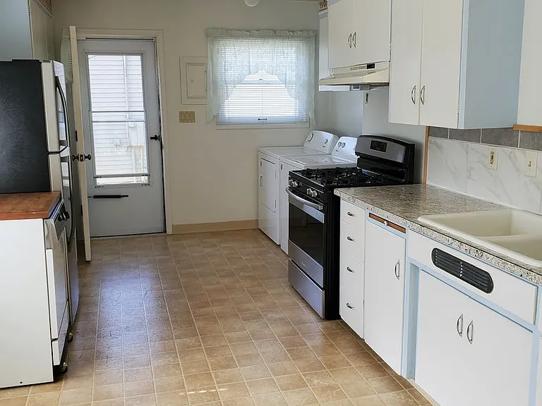 4616 Titan Ter — Photo 12