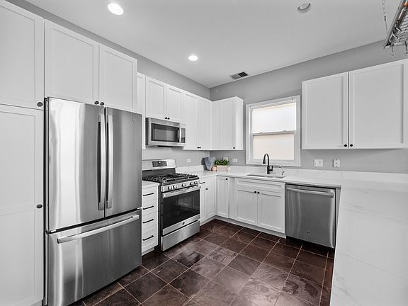 5th image of 453 N Green St Unit 4S