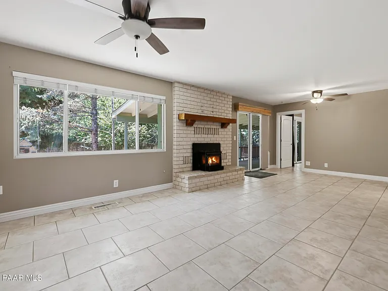 1978 Catalpa Cir — Photo 7