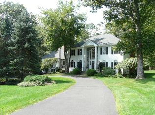 32 Ashford Ln, Newtown, CT 06470