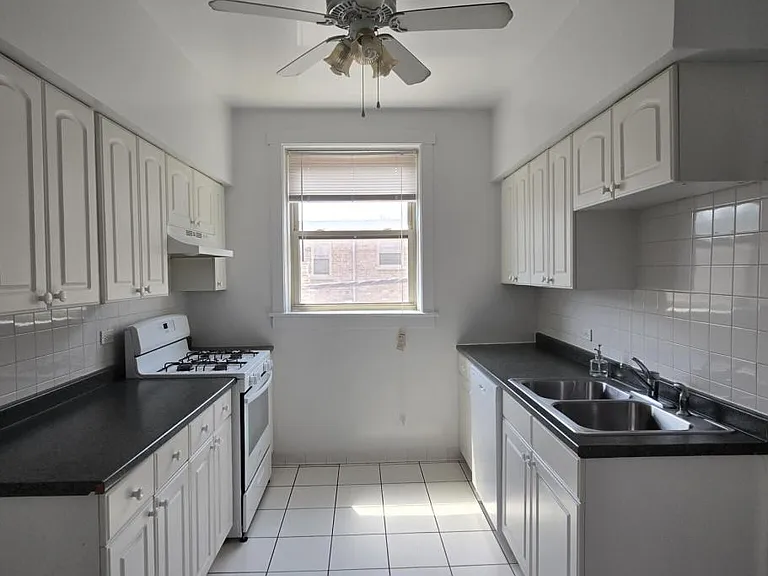 832 Reba Pl #1N — Photo 2
