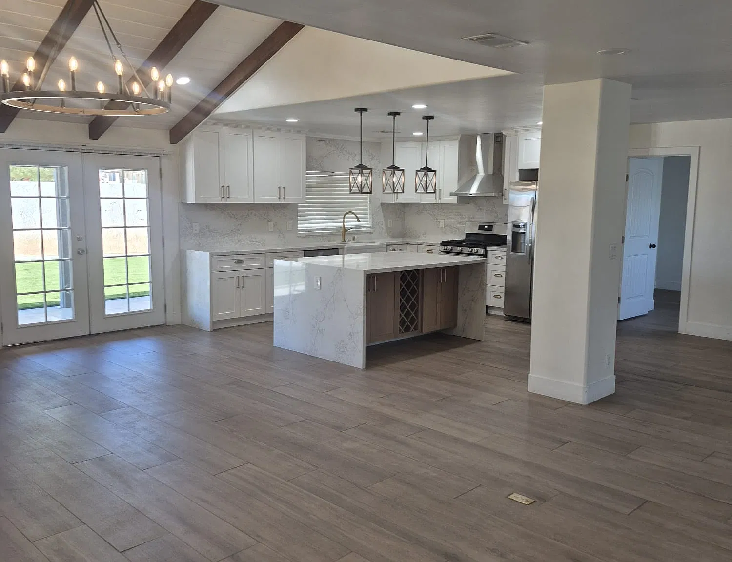 4 bed, 2.5 bath, 2019 sqft, $2,650 — Photo 2