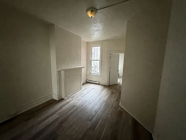 518 W Tilghman St — Photo 2