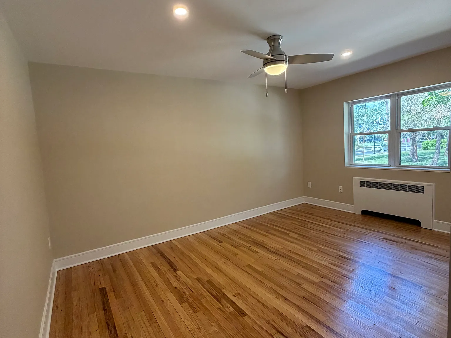 1100 Collings Ave — Photo 4