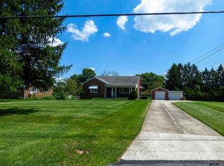 15 Cloverleaf Rd, York, PA 17406