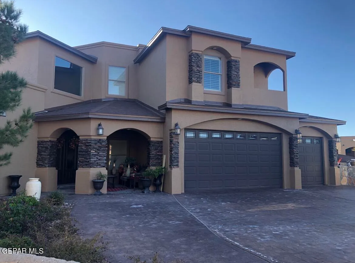 4 bed, 4.0 bath, 3396 sqft, $4,000 — Photo 2