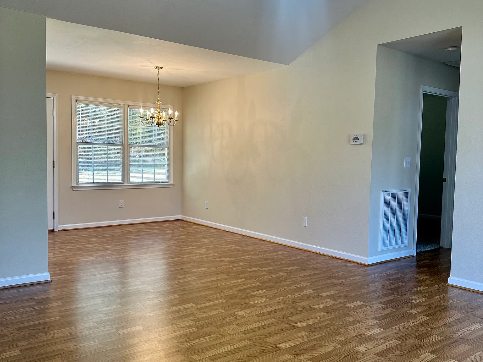 3 bed, 1398 sqft, $1,600 — Photo 2