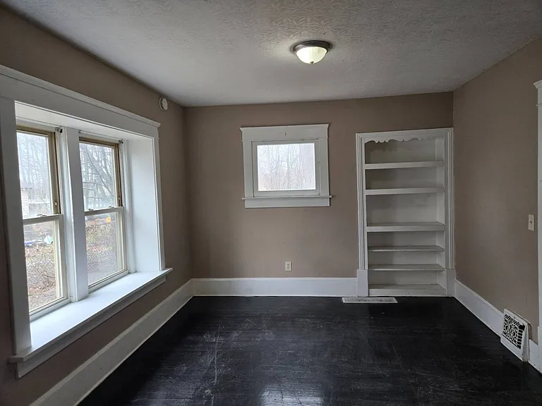 1029 Harpster Ave — Photo 5