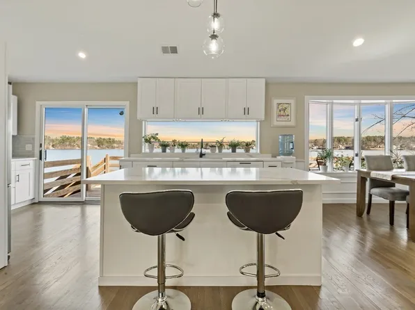 1337 Bay St, Taunton, MA 02780