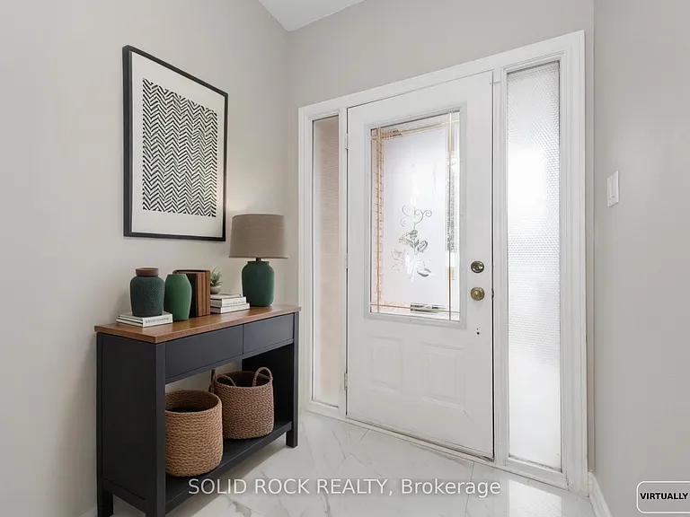 55 Gleeson Way W — Photo 2