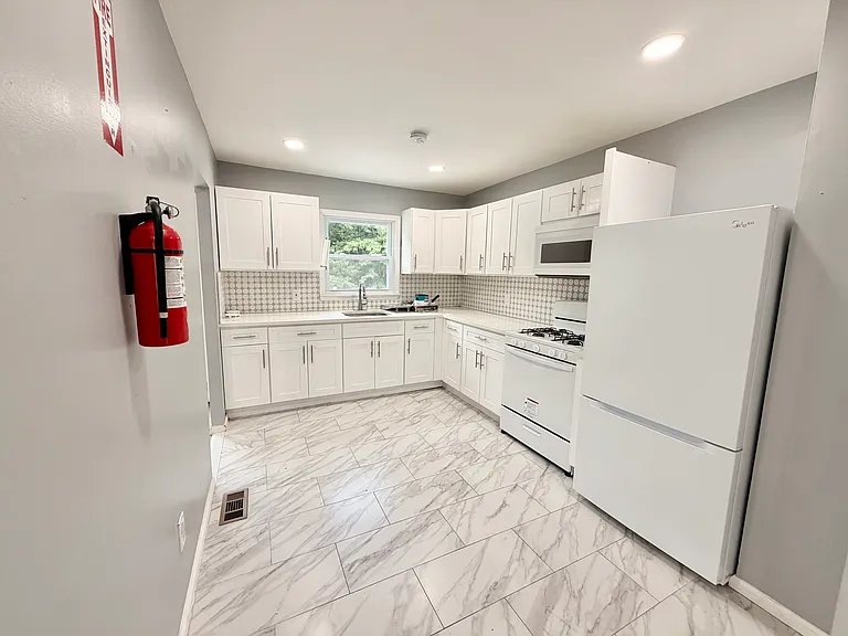 309 Ellis Ct — Photo 5