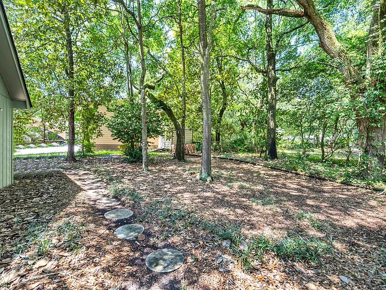 910 Whisperwood Ln S — Photo 48