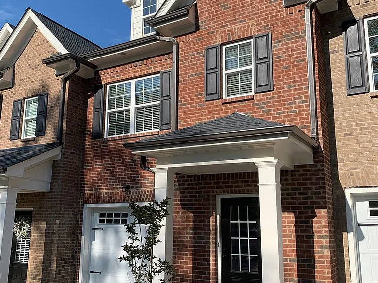 135 Sumner Ct — Photo 2