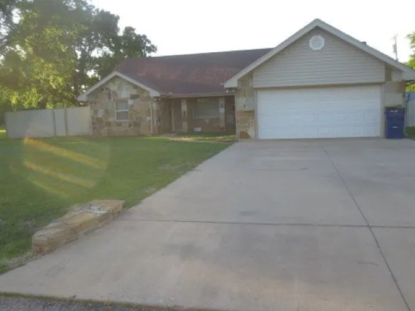 509 E Virginia St, Walters, OK 73572