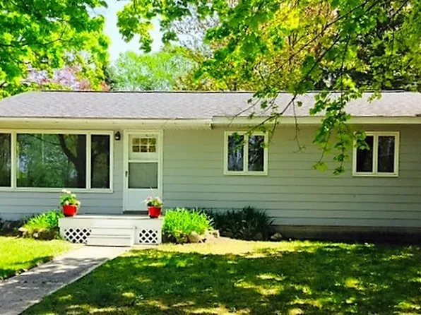 550 N East St, Boyne City, MI 49712