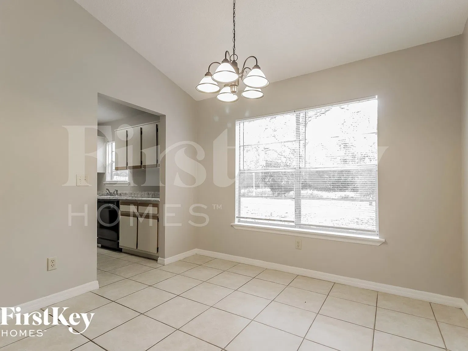 3 bed, 2.0 bath, 1026 sqft, $2,010 — Photo 4