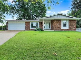 7390 Town And Country Pl, Hazelwood, MO 63042
