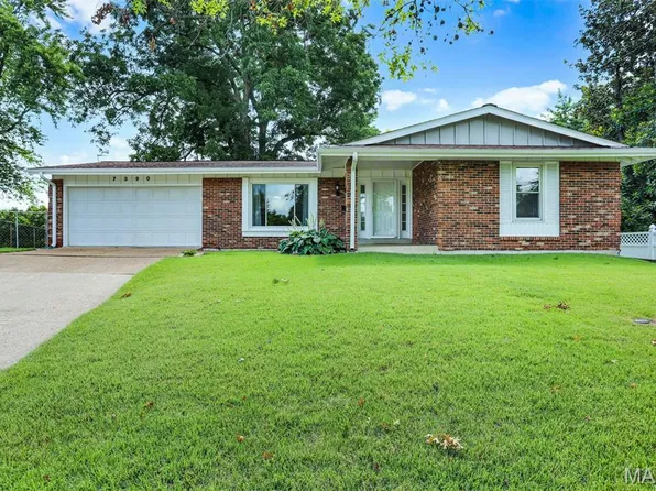7390 Town And Country Pl, Hazelwood, MO 63042