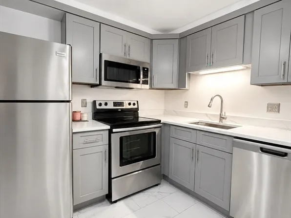 45 Oval Rd APT 8, Quincy, MA 02170