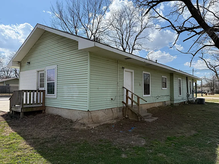 625 Park St — Photo 16