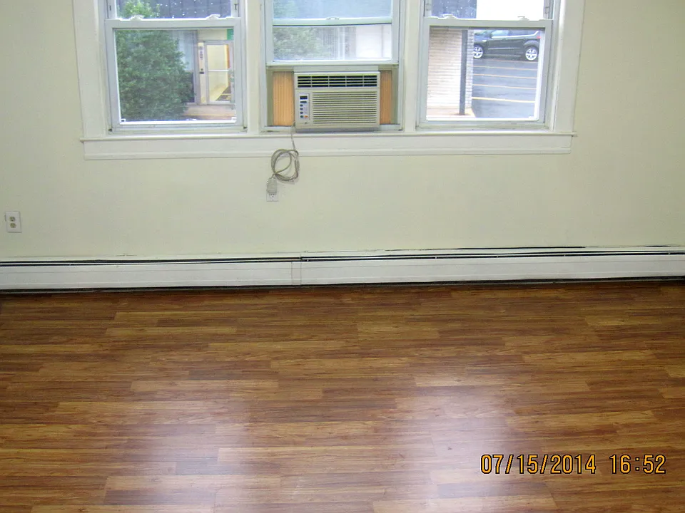 2ND FL LIVING ROOM