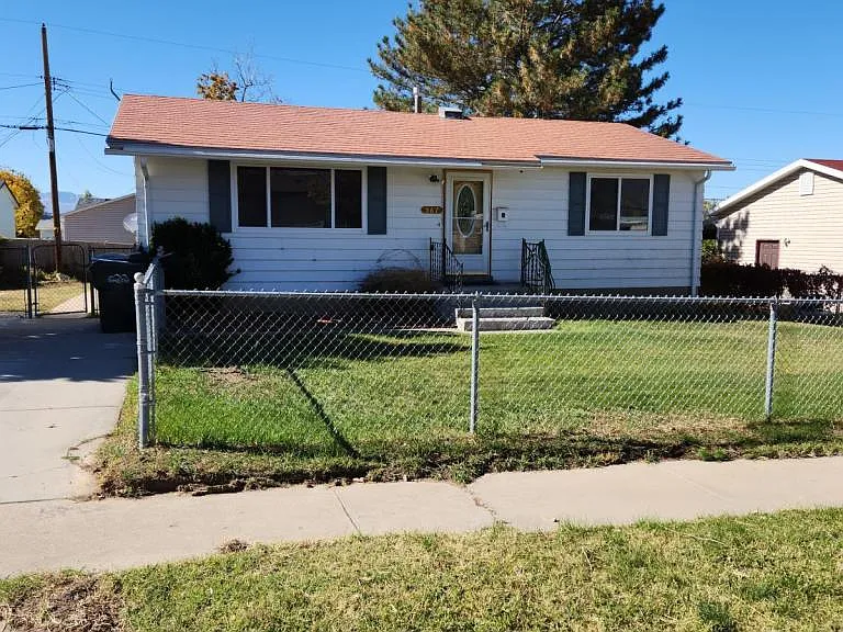 367 Overland Rd — Photo 1