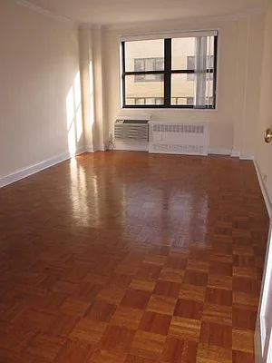 Rented by Metropolis Real Estate of Manhattan | media 2